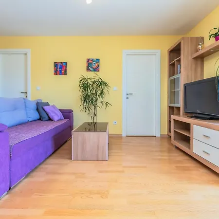 Apartment Yellow Duck - City Center Makarska Exterior photo