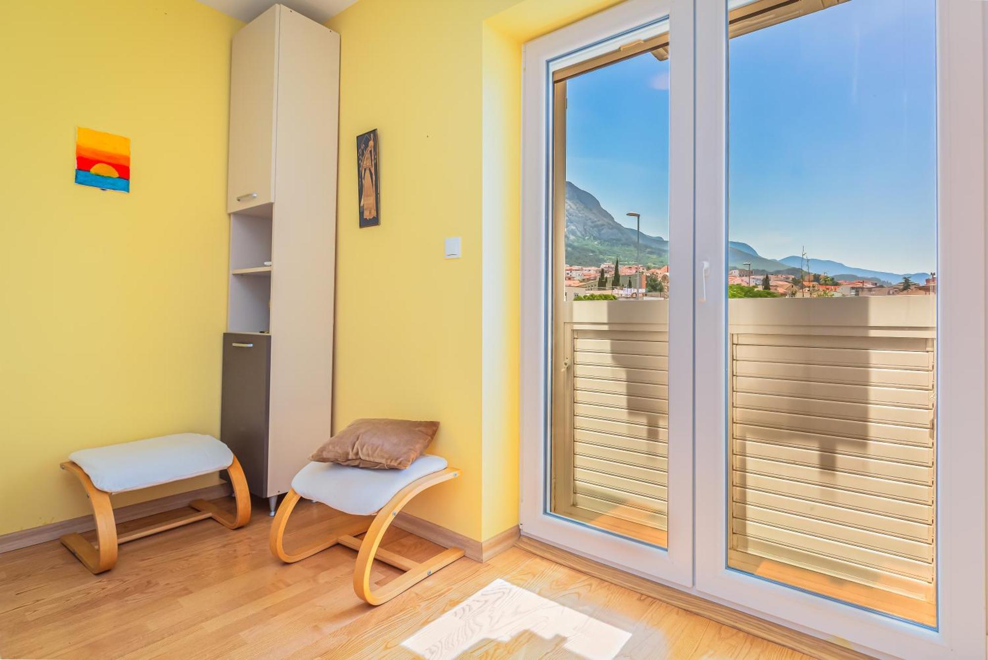 Yellow Duck - Center Makarska